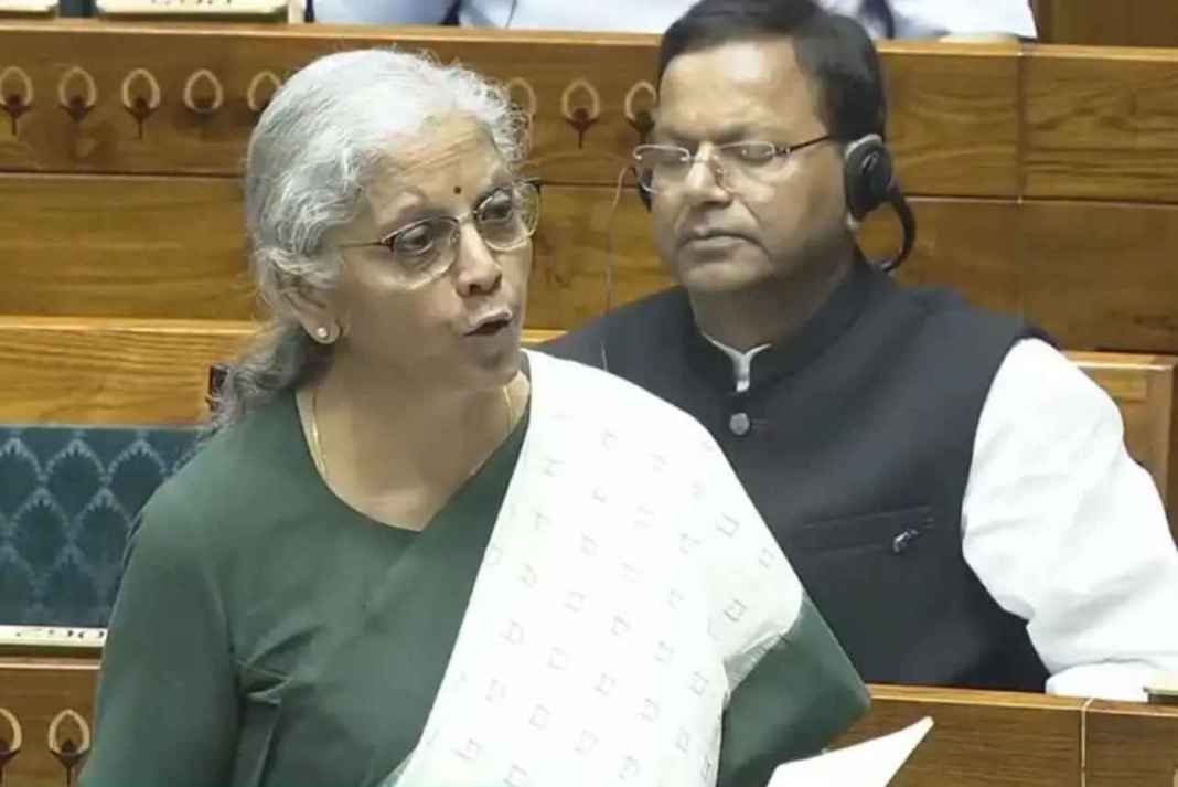 वित्त विधेयक 2026: 17 जीवनरक्षक दवाएं हुईं कस्टम ड्यूटी मुक्त, टैक्स सिस्टम होगा सरल Budget News