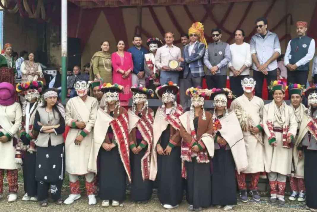 सुंदरनगर की सड़कों पर उतरा पूरा हिमाचल: ‘महा नाटी’ के बीच युवाओं ने खाई ऐसी कसम, जिसे देखकर आप भी करेंगे सलाम Cultural parade Sundernagar