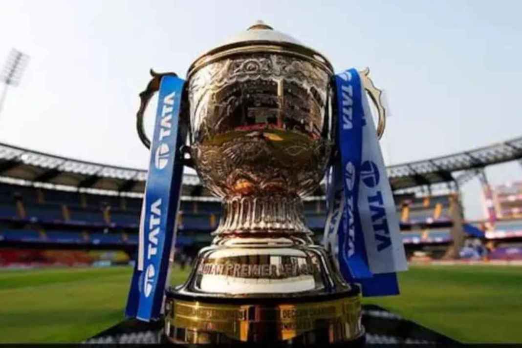 IPL 2026 विजेता को लेकर इंग्लैंड के दिग्गजों की भविष्यवाणियां, वॉन ने MI को, कुक ने RCB को बताया दावेदार IPL News Cricket News