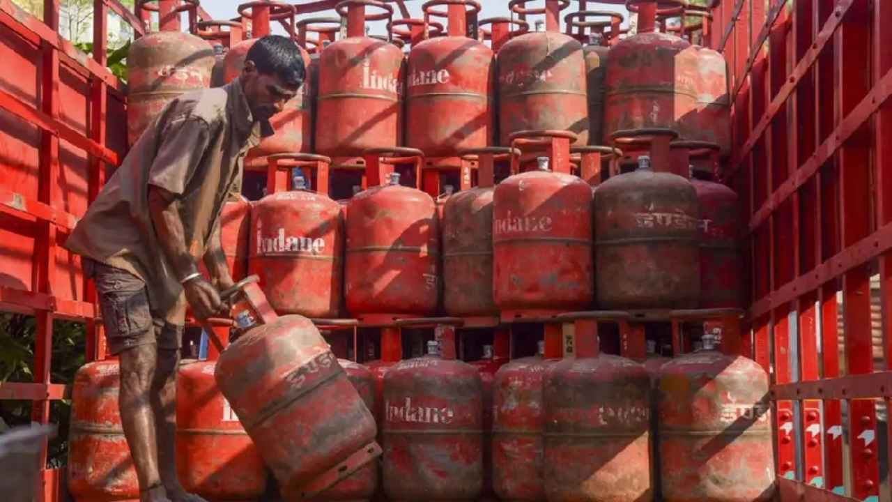 भारत का बड़ा ऐलान: रूस से एलपीजी खरीदने को तैयार, पश्चिम एशिया संकट के बीच ऊर्जा सुरक्षा पर फोकस India News Business News