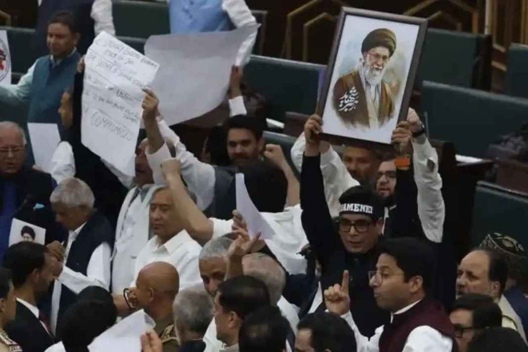 J&K विधानसभा में ‘खामेनेई’ पर भारी बवाल! मोदी-राहुल पर नारेबाजी से भिड़े विधायक, सदन में चले मुक्के JK Assembly Ruckus