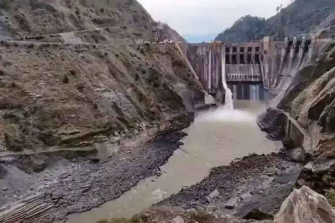 सिंधु जल संधि निलंबित होने के बाद जम्मू-कश्मीर में बिजली उत्पादन की क्षमता में 46% उछाल, 2035 तक तीन गुना होने का लक्ष्य Jammu News Kashmir News