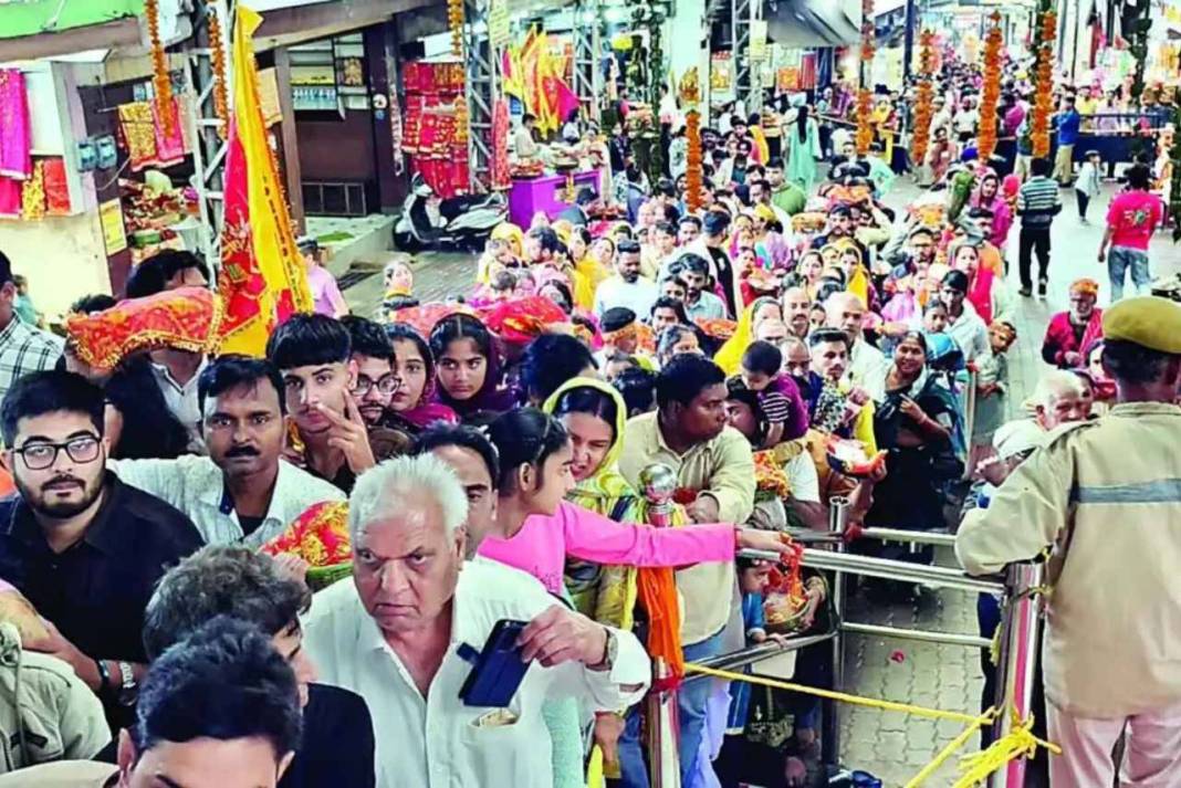 मां ज्वाला के दरबार में उमड़ा आस्था का सैलाब: चढ़ावे ने तोड़े पुराने रिकॉर्ड, विदेशी मुद्रा की भी हुई बरसात! Jwalamukhi Temple