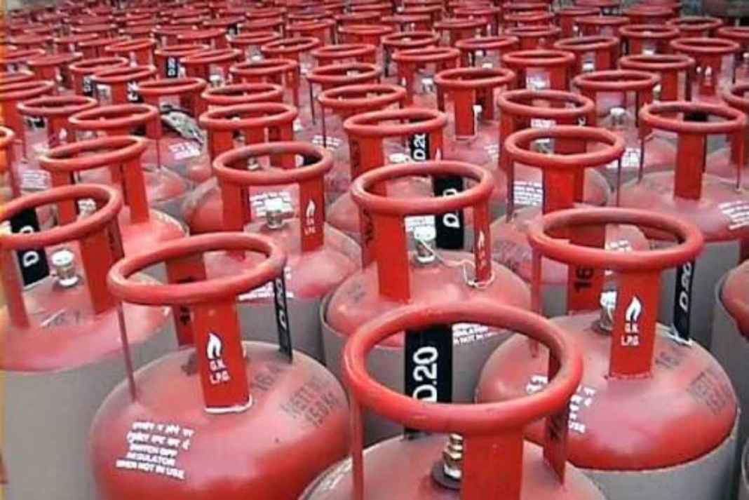 सरकार ने कॉमर्शियल LPG आवंटन 70 फीसदी तक बढ़ाया, राज्यों को दिए निर्देश LPG News Commercial LPG News