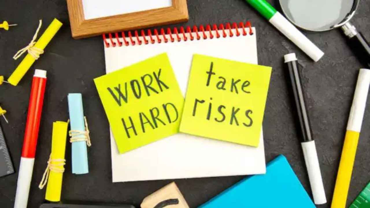 डिग्री रद्दी का टुकड़ा बन जाएगी! अगर आपमें नहीं हैं ये 8 ‘लाइफ स्किल्स’, असली दुनिया में सफलता के लिए आज ही सीखें LifeSkills