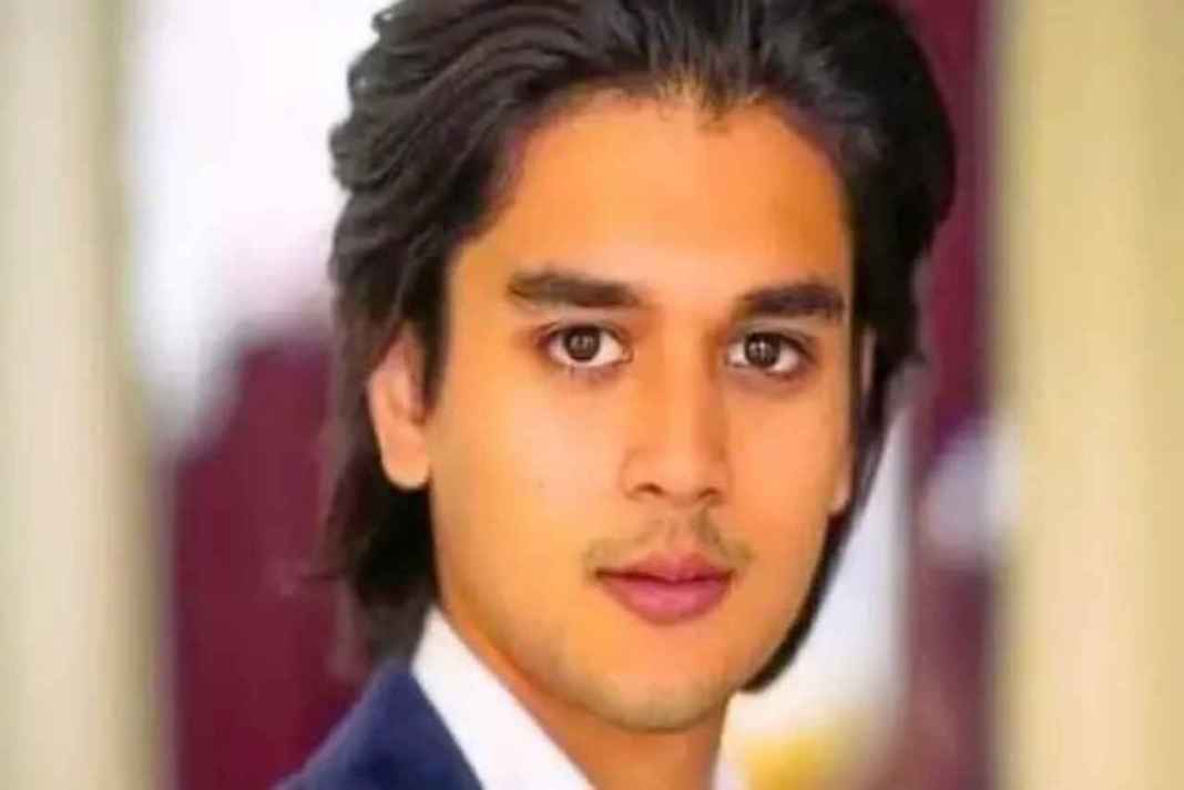 सिंधिया के बेटे ने शादी के सवाल पर कहा- ‘काम चल रहा है’, क्रिकेट मैदान में भी दिखाया दम Madhya Pradesh News