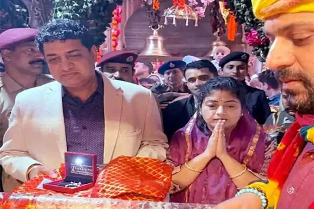 माता चिंतपूर्णी के दरबार में पूरी हुई मन्नत! नई कुर्सी संभालने से पहले कर्नल ने चढ़ाया 22 कैरेट का सोना, जानें पूरी कहानी Managing Director Colonel Manish Dhiman