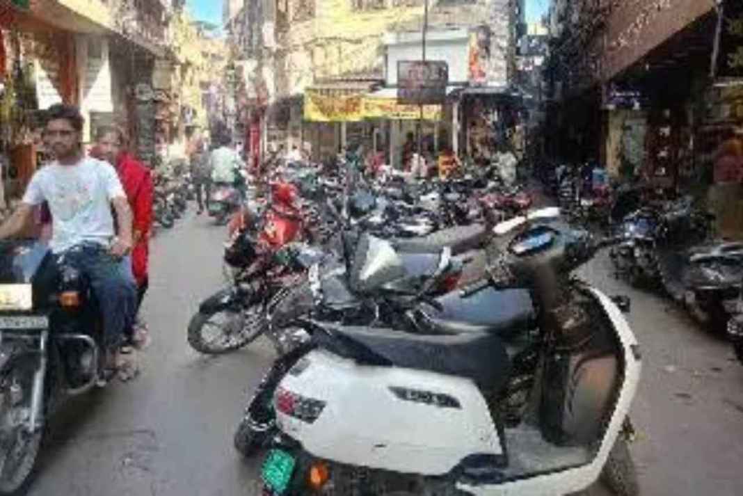 एक तरफ मिडिल ईस्ट में महाविनाश की आहट, दूसरी तरफ शहर की सड़कों पर जाम का जंजाल: क्या ‘तीसरे विश्व युद्ध’ से पहले हम घर पहुंच पाएंगे? Middle East News Traffic Jam News