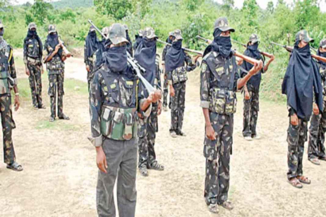 क्या भारत से हमेशा के लिए खत्म हो रहा है नक्सलवाद? 10 हजार माओवादियों ने डाले हथियार! Over 10000 Maoists surrender