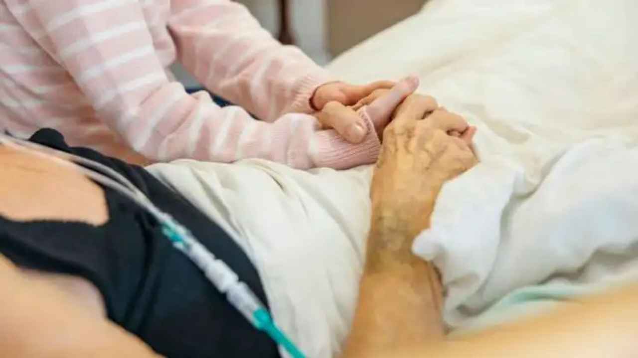 AIIMS Delhi में हरीश राणा का होगा विशेष इलाज, जानें क्या है ‘पैलिएटिव केयर’ और क्यों वेंटिलेटर से दूर रहेंगे मरीज? Palliative Care