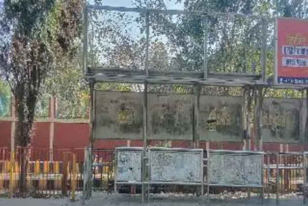 स्मार्ट सिटी का बस शेल्टर पांच साल बाद भी अधूरा, न तो बसें रुकती हैं, न ही यात्रियों को मिल रही सुविधा Prayagraj News