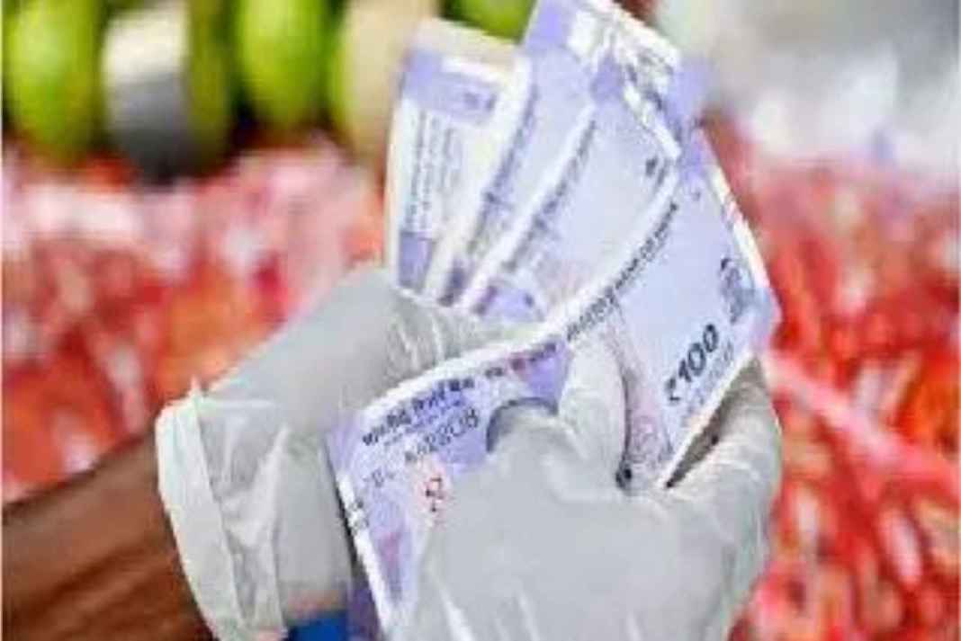 महंगाई ने बढ़ाई आम आदमी की मुश्किलें, प्लास्टिक से लेकर एलपीजी तक सब हुआ महंगा Price Hike News