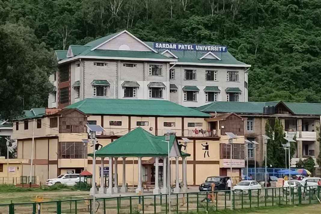 मंडी वल्लभ कॉलेज के 100 बीएड छात्रों का भविष्य अधर में: हाईकोर्ट की फटकार के बाद संबद्धता रद्द, अब क्या होगा? SPU Mandi