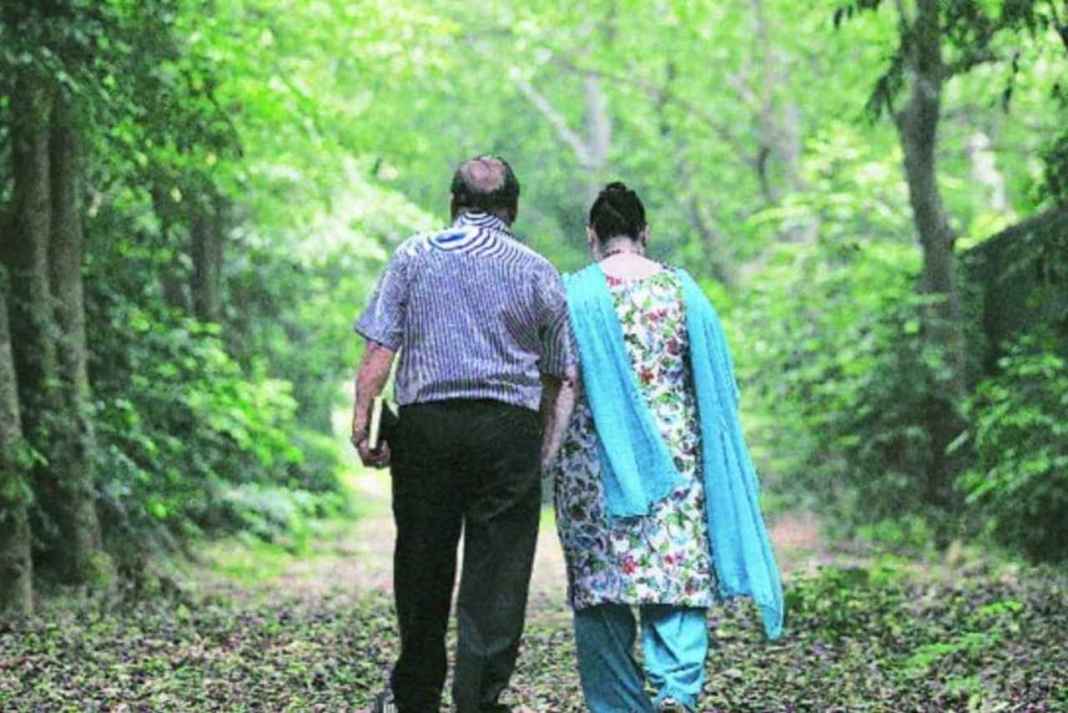तेलंगाना में बना अनोखा कानून: माता-पिता की देखभाल नहीं की तो वेतन से कटेंगे 15 फीसदी पैसे, सीएम ने दिया ये उदाहरण Telangana News