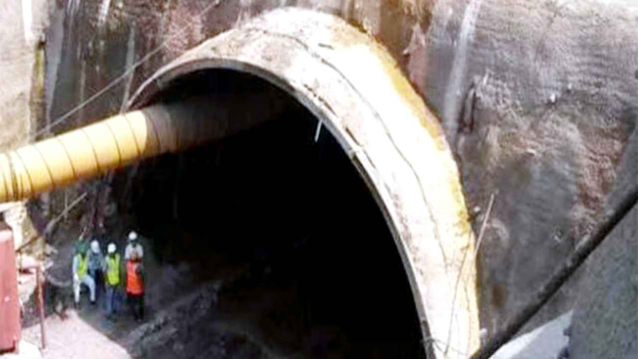 टनल के अंदर मौत से सामना! भारी मशीन के नीचे आया मजदूर, एम्स में चल रही सांसों की जंग Tunnel accident