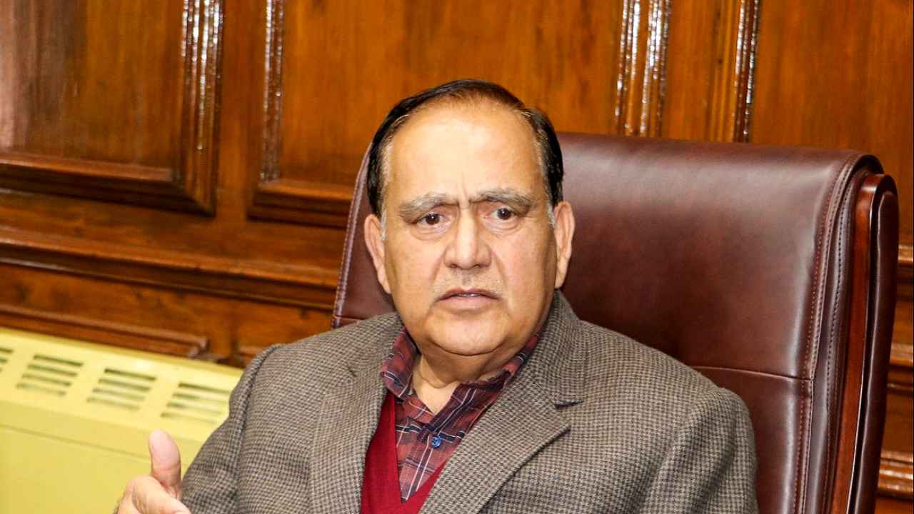 हिमाचल में अफसरों की शामत! विधानसभा में बड़े अधिकारियों की पेशी, डीसी मंडी ने मांगी माफी kuldeep singh pathania