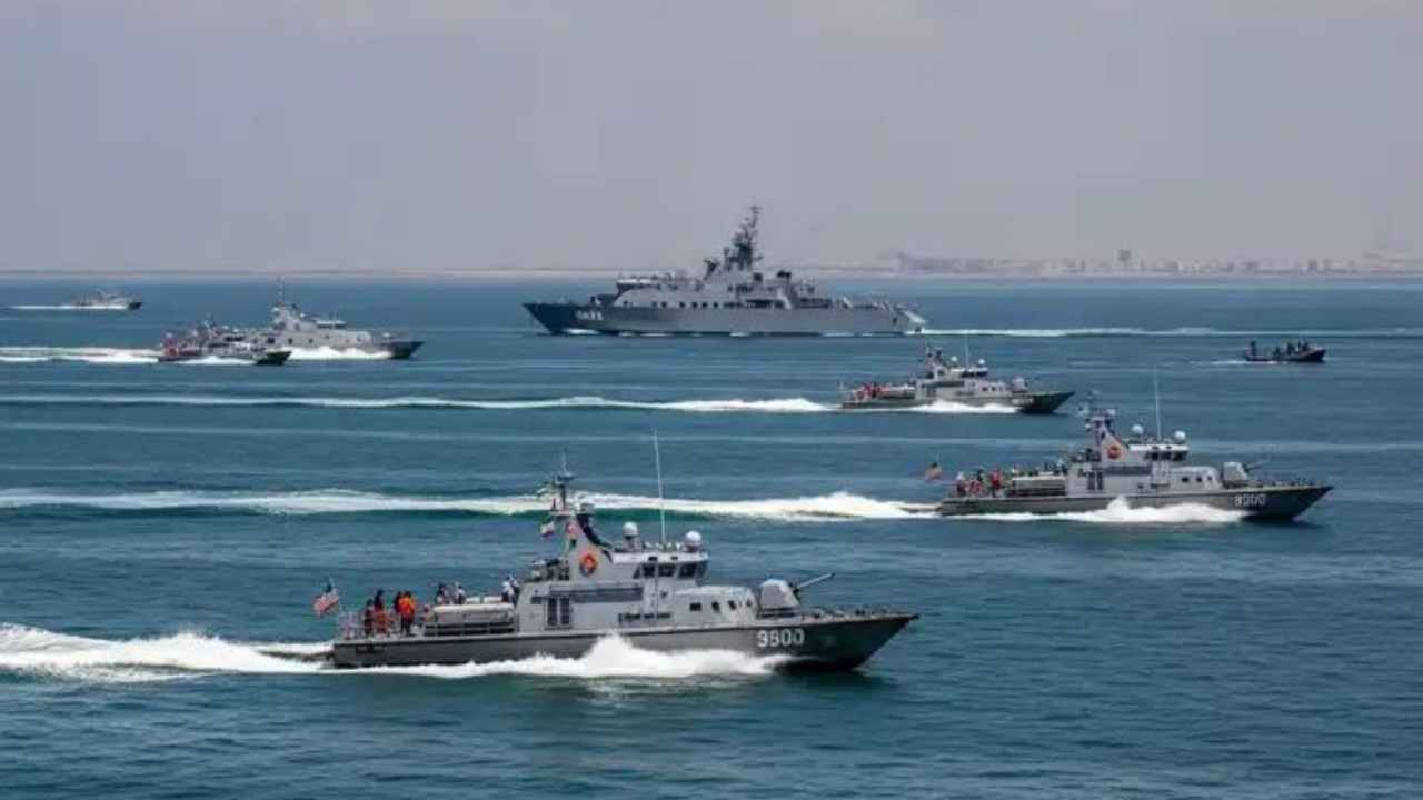 ईरान के ‘डेथ ट्रैप’ में फंसे डोनाल्ड ट्रंप: मच्छर बोट्स ने छुड़ाए अमेरिका के पसीने, अपनों ने भी दिखाया ठेंगा speedboats