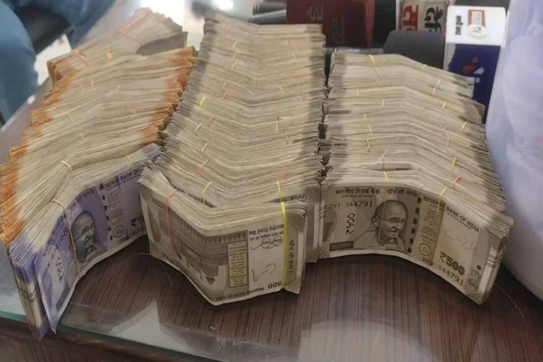 6 crore recovered from smugglers