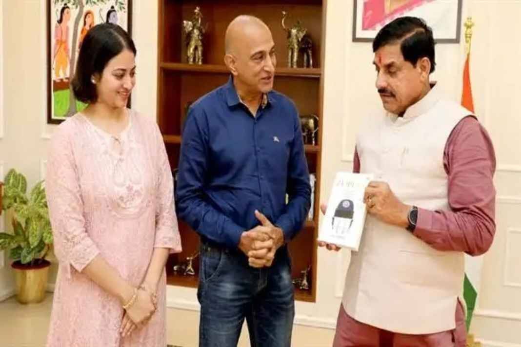 MP के CM मोहन यादव ने की क्रिकेट कोच अमय खुरासिया की पुस्तक ’74 वर्ष बाद’ का विमोचन, गीता पर आधारित है किताब Amay Khurasiya Mohan Yadav