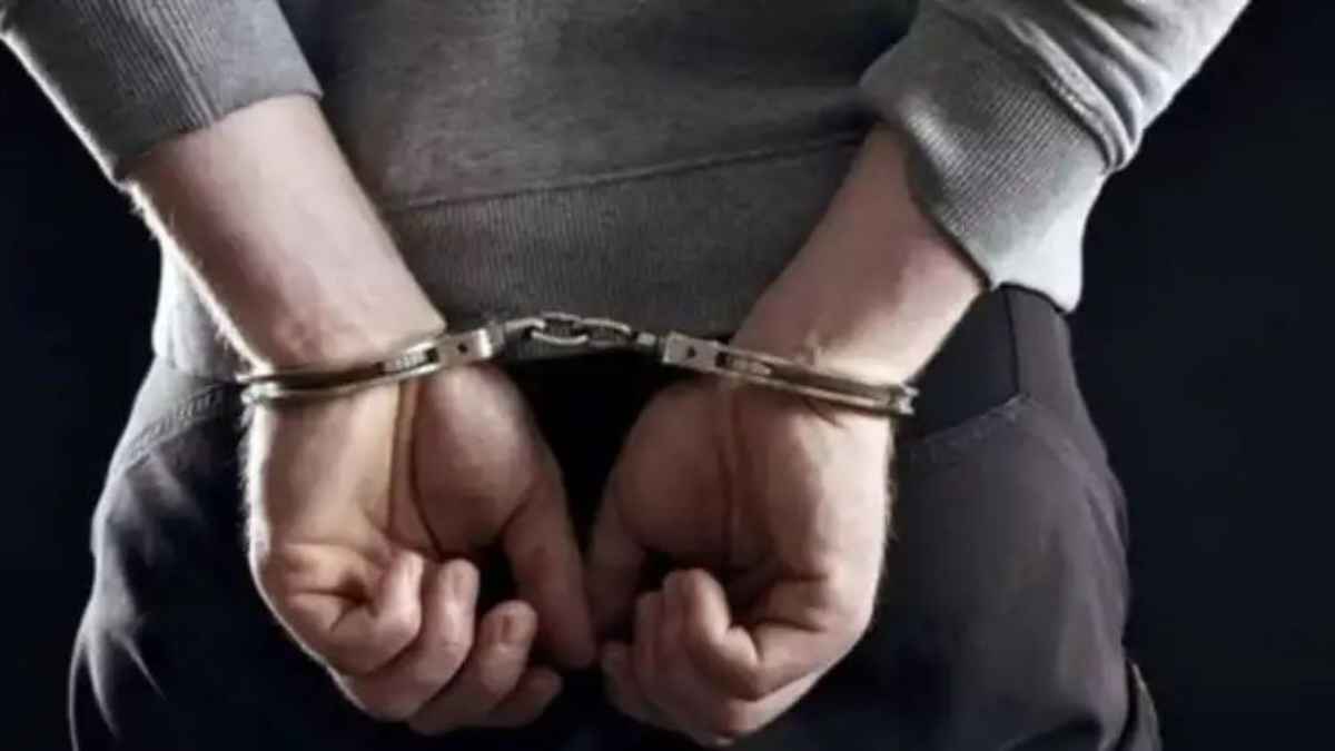 इंद्रपुरी डकैती कांड का खुलासा: 70 लाख की लूट का मास्टरमाइंड निकला कंपनी का ही वफादार, पुलिस ने ऐसे दबोचा Arrest