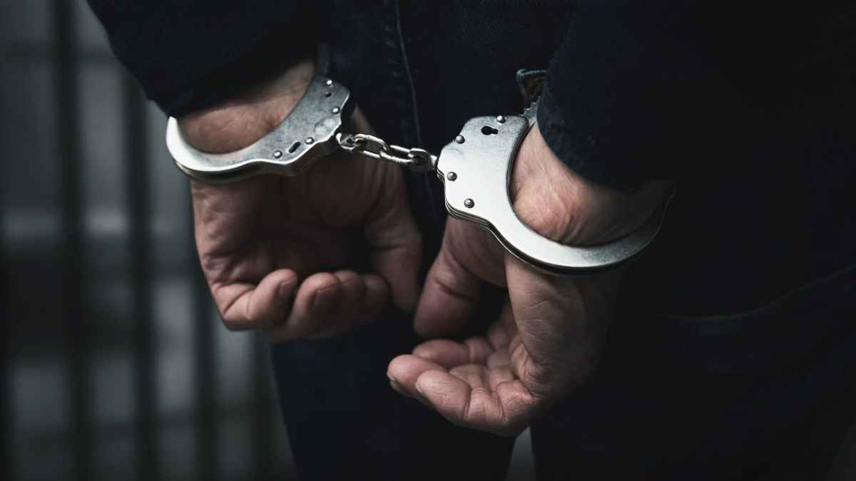हिमाचल की वादियों में छिपा था पंजाब का खूंखार गैंगस्टर, भारी पुलिस बल ने होटल में घेरा, 2 महिलाओं समेत 8 गिरफ्तार Arrested