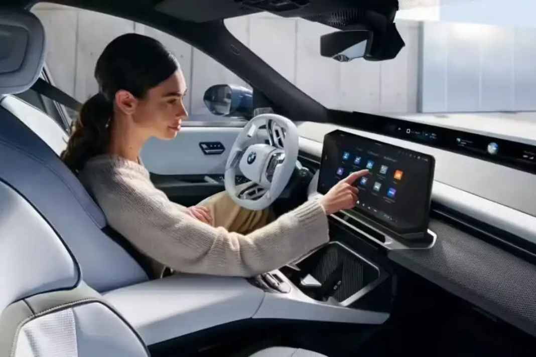 21 मिनट की चार्जिंग और 800KM की दौड़! BMW की इस नई इलेक्ट्रिक कार के आगे सब फेल, घर की बिजली भी जलाएगी BMW iX3