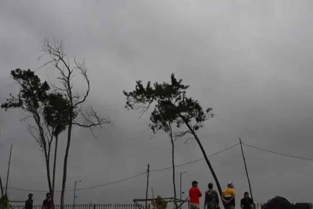 बिहार में ‘काल बैसाखी’ का खौफनाक तांडव: 19 जिलों में हाई अलर्ट जारी, आसमान से बरसेगी आफत! Bihar Weather Update