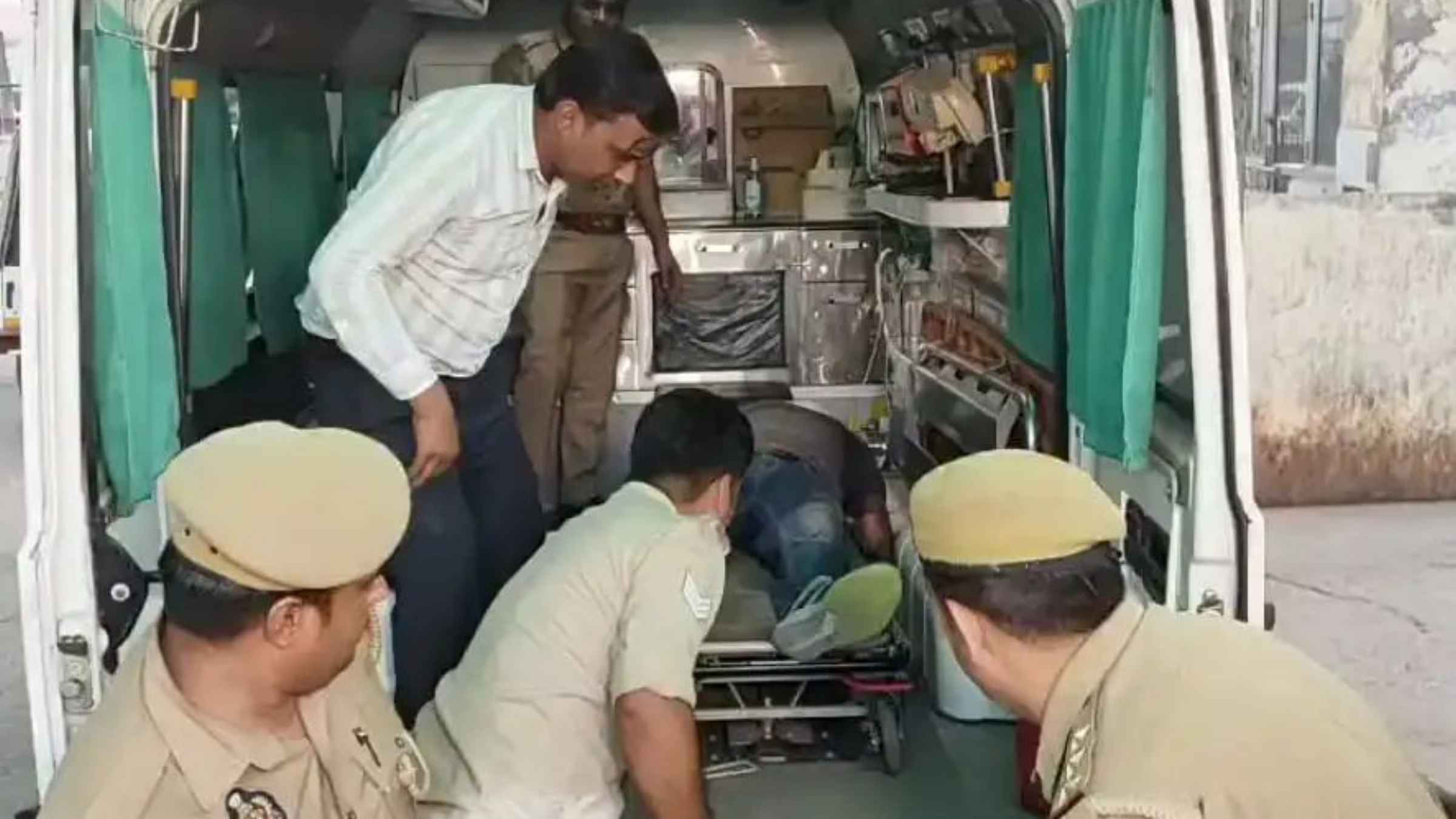 बर्थडे पार्टी में ट्रिपल मर्डर का आरोपी जीतू एनकाउंटर में ढेर, दो पुलिसकर्मी भी घायल Bulandshahr encounter news