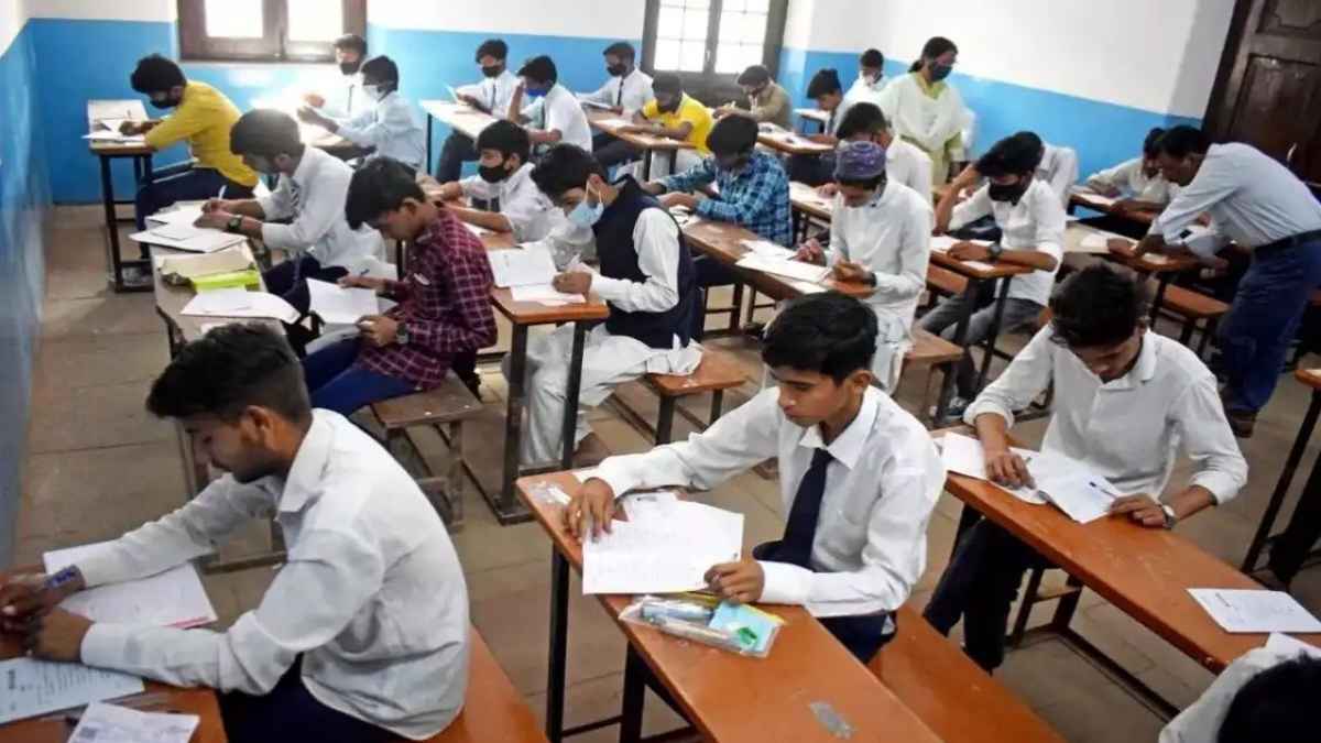 बेंगलुरु CET परीक्षा में छात्रों के उतरवाए गए जनेऊ, भड़की BJP ने कांग्रेस को घेरा, तीन निलंबित CET Exam