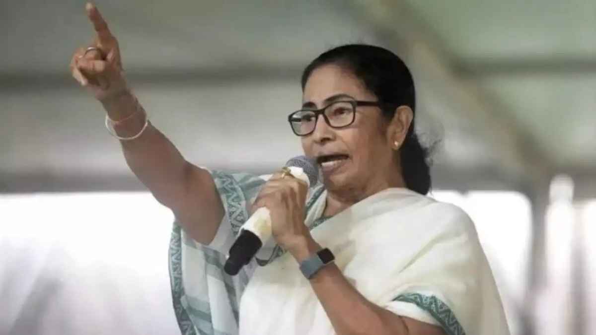 बंगाल चुनाव: ममता बनर्जी ने जताई ‘ऑपरेशन कमल’ की आशंका, भवानीपुर में रोड शो कर भाजपा को ललकारा CM Mamata Banerjee