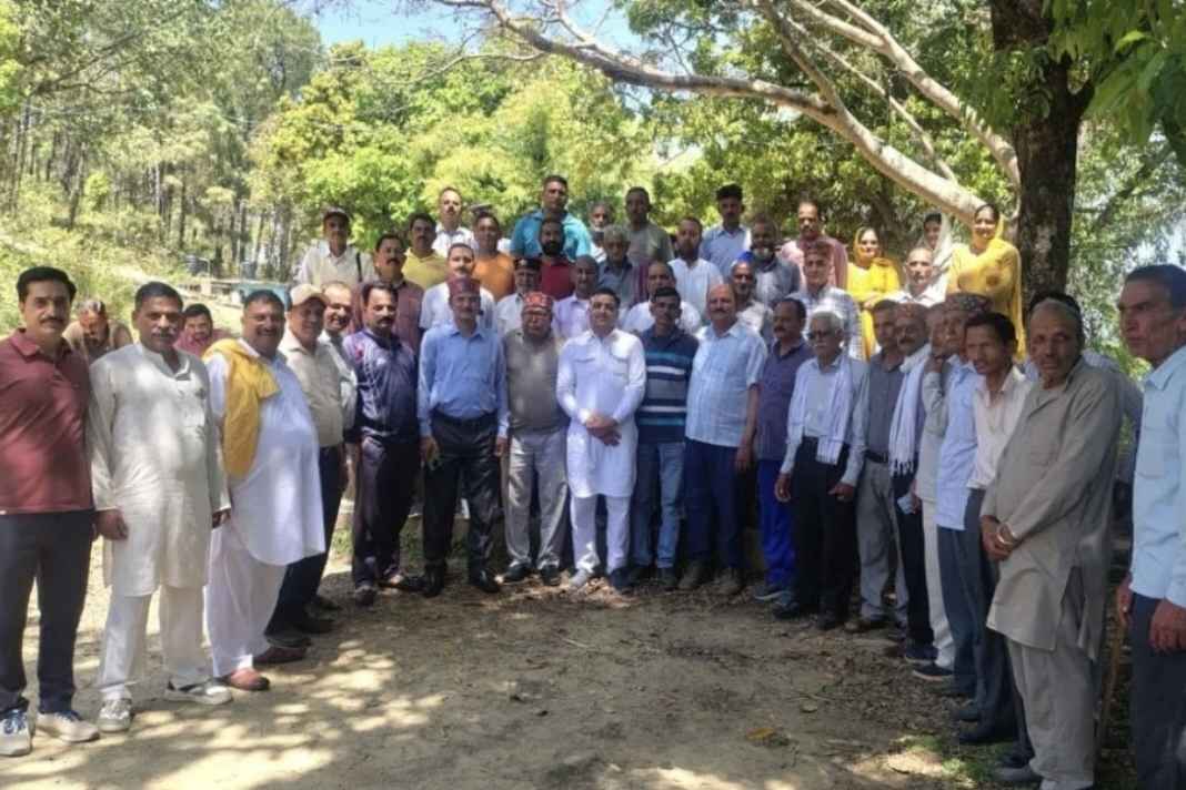 बिलासपुर के इस गांव ने पेश की अनोखी मिसाल: बिना वोटिंग के चुन ली पूरी पंचायत, चुनाव से पहले ही तय हुए प्रधान और सदस्य Chandoh Panchayat