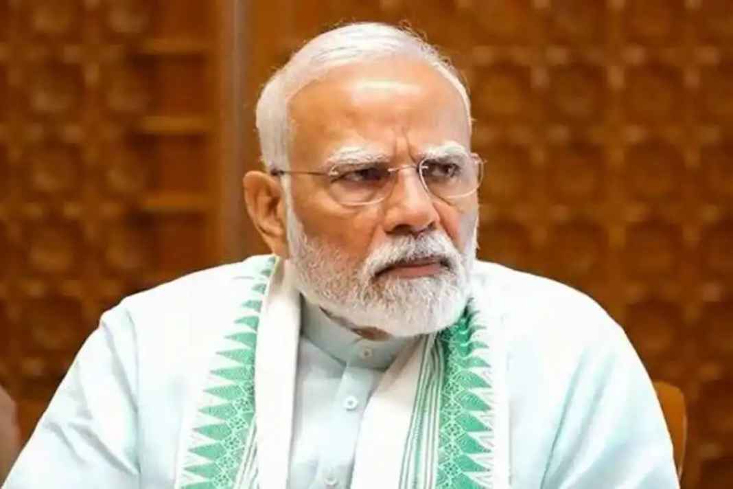 Pm Modi के संबोधन पर भड़के देश के 700 दिग्गज, चुनाव आयोग से की सख्त शिकायत Complaint Against PM Modi