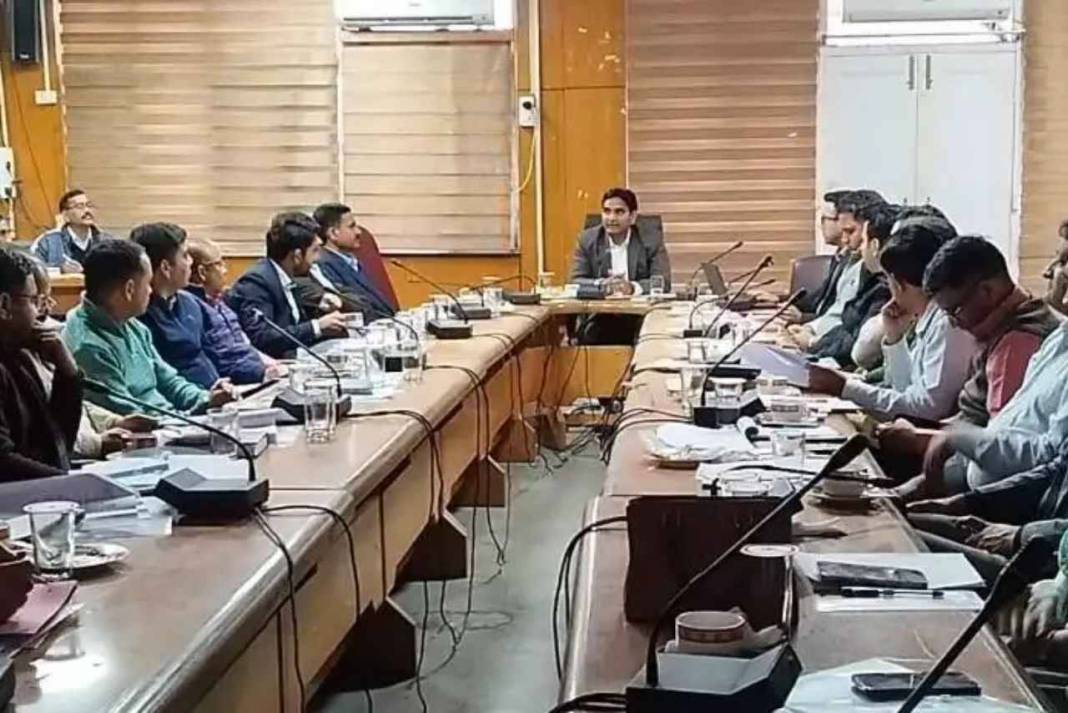 कांगड़ा में भूमाफियाओं पर बड़ा प्रहार: बिना NOC नहीं होगी जमीन की रजिस्ट्री, कटेंगे बिजली-पानी के कनेक्शन, डीसी का सख्त आदेश DC Kangra