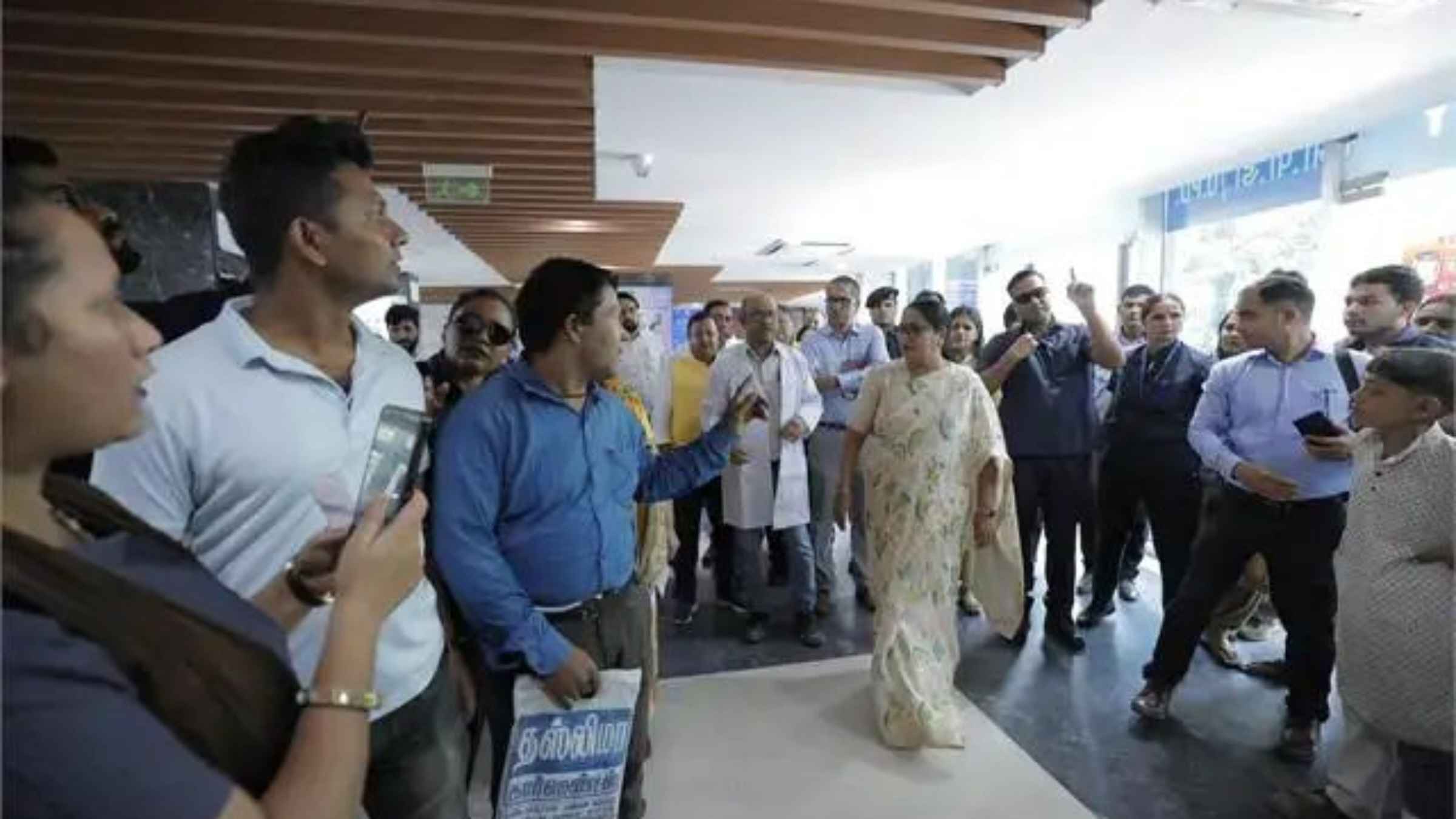 दिल्ली CM रेखा गुप्ता ने अरुणा आसफ अली अस्पताल का किया औचक निरीक्षण, मरीजों से की बातचीत Delhi CM Hospital Inspection
