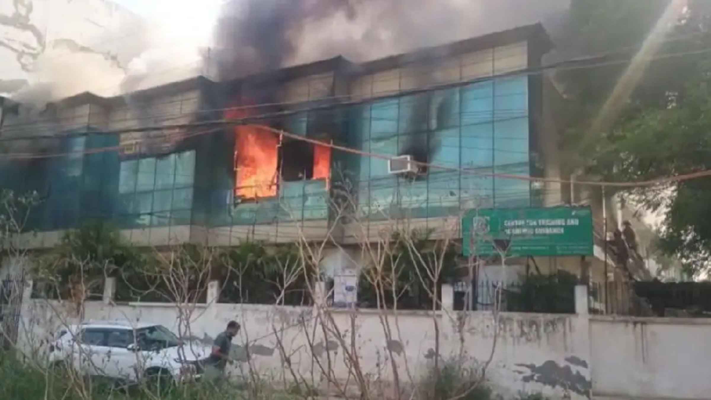 Delhi Fire Breaking News