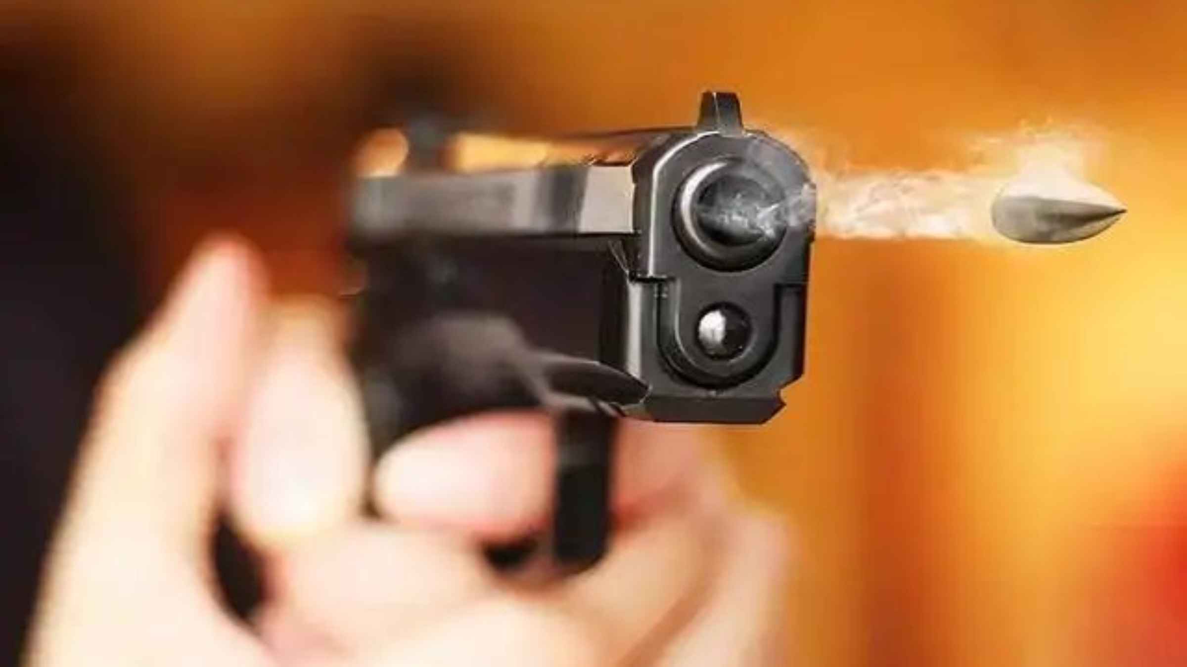 दिल्ली के करोल बाग में तड़के फायरिंग, युवक गंभीर रूप से घायल, फोरेंसिक टीम ने दो खोखे बरामद किए Delhi Firing News