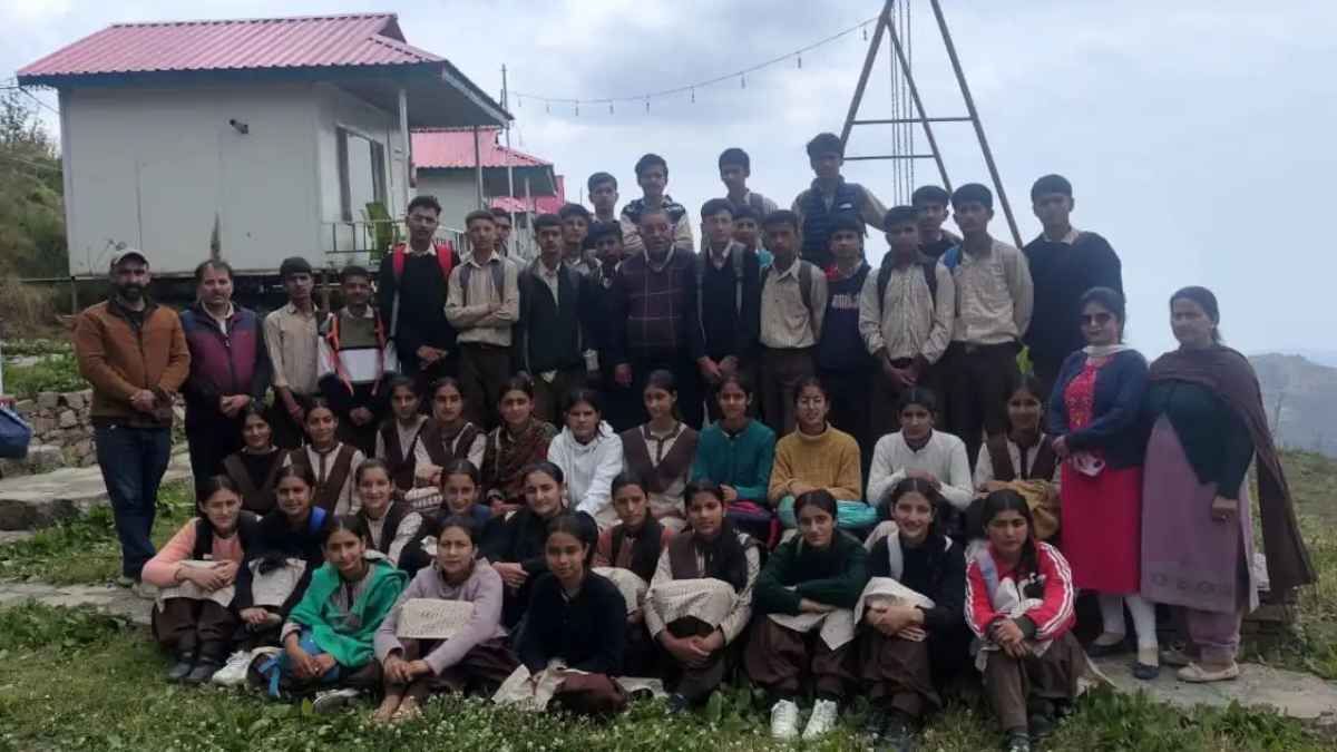 किताबें छोड़ होटल में काम करने पहुंचे स्कूली बच्चे, क्या हिमाचल के इस नए प्रयोग से बदल जाएगा भविष्य? Didag School students