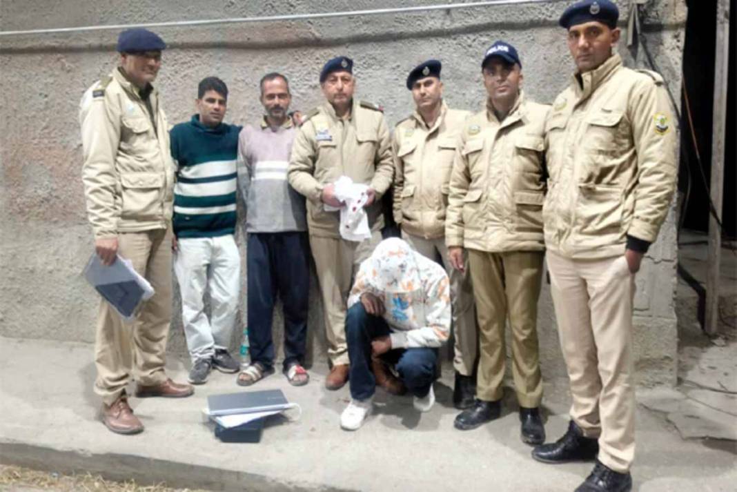 मंडी में ‘महाकाल’ का काला कारनामा! 23 साल के युवक के पास मिली इतनी चरस कि पुलिस भी रह गई दंग Drug smuggler arrested