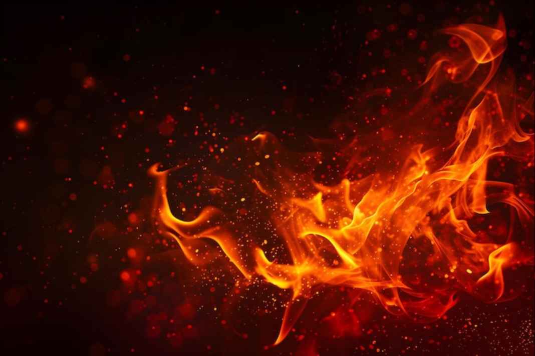 मुंबई के मानखुर्द कबाड़ बाजार में भड़की भयानक आग: पल भर में राख हुआ लाखों का सामान, पढ़ें ग्राउंड रिपोर्ट Fire
