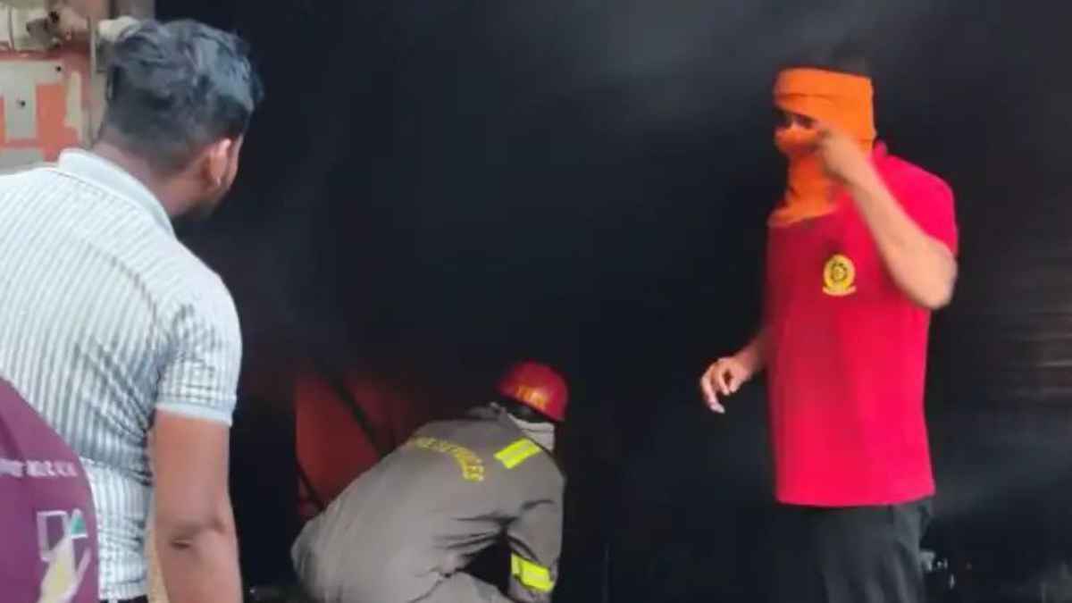कानपुर में काल बनकर आई भीषण आग, मार्केट में फंसे एक ही परिवार के 14 लोग, व्यापारी की दर्दनाक मौत FireTragedy