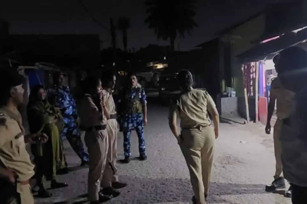 फारबिसगंज के ‘बदनाम’ इलाके में आधी रात पुलिस की बड़ी रेड! 42 लोग रंगेहाथ गिरफ्तार, अंदर का खौफनाक सच जानकर कांप जाएगी रूह Forbesganj red light area