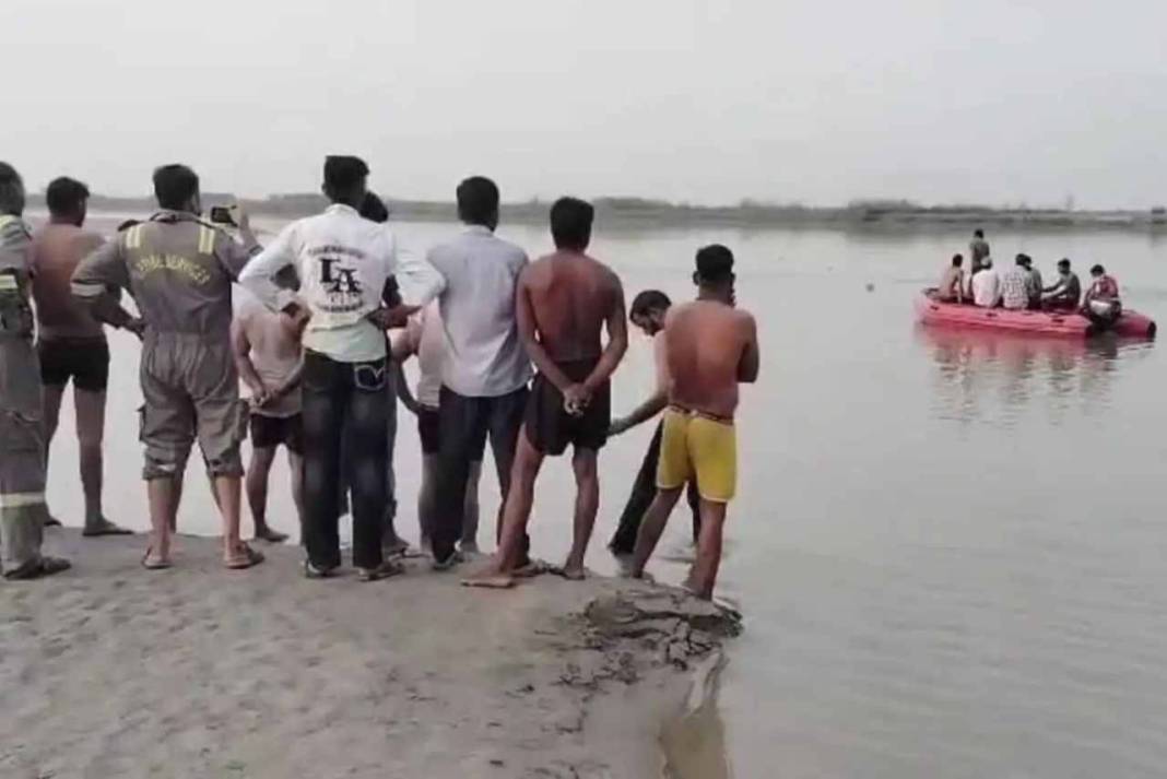 दादी को मुखाग्नि देकर गंगा में नहाने उतरे थे 5 पोते, अचानक आई मौत की लहर और मच गई चीख-पुकार Four grandchildren drowned