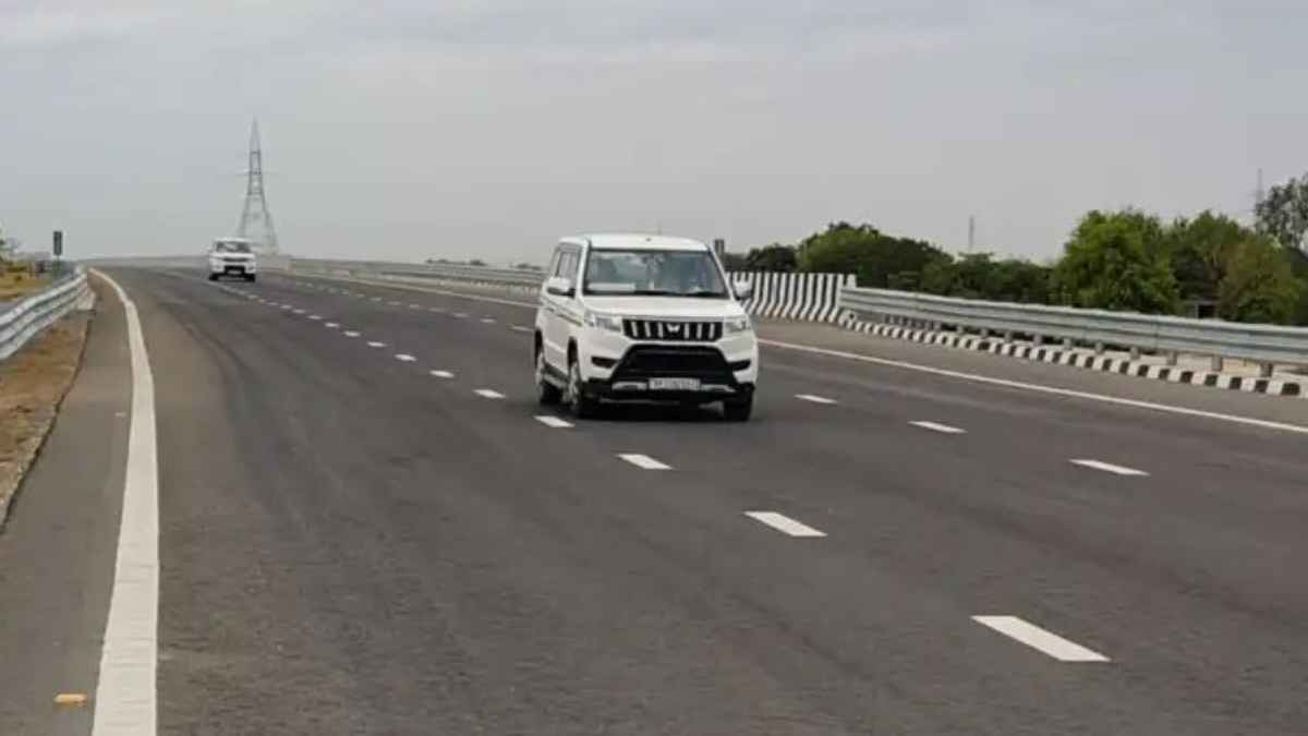 गंगा एक्सप्रेस-वे से यूपी के धार्मिक पर्यटन में आएगी क्रांति, अब चंद घंटों में होंगे मथुरा से प्रयागराज तक दर्शन GangaExpressway