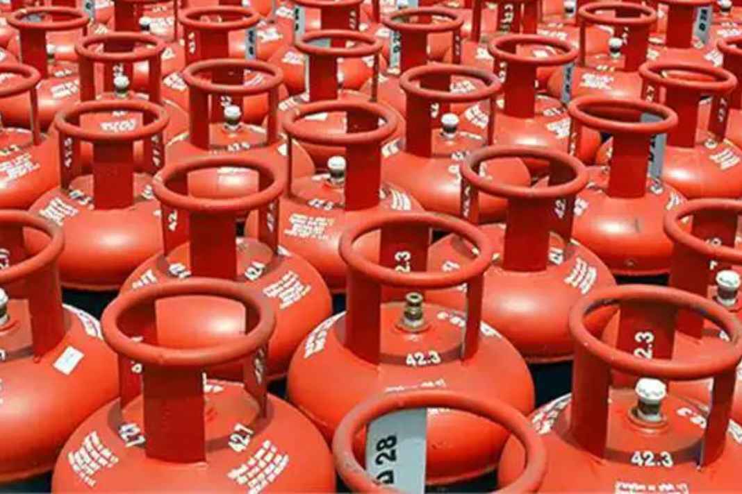 ईरान संकट के बीच रसोई गैस पर सरकार का बड़ा ऐलान, क्या अब नहीं होगी एलपीजी सिलेंडर की किल्लत? Gas Cylinder Supply