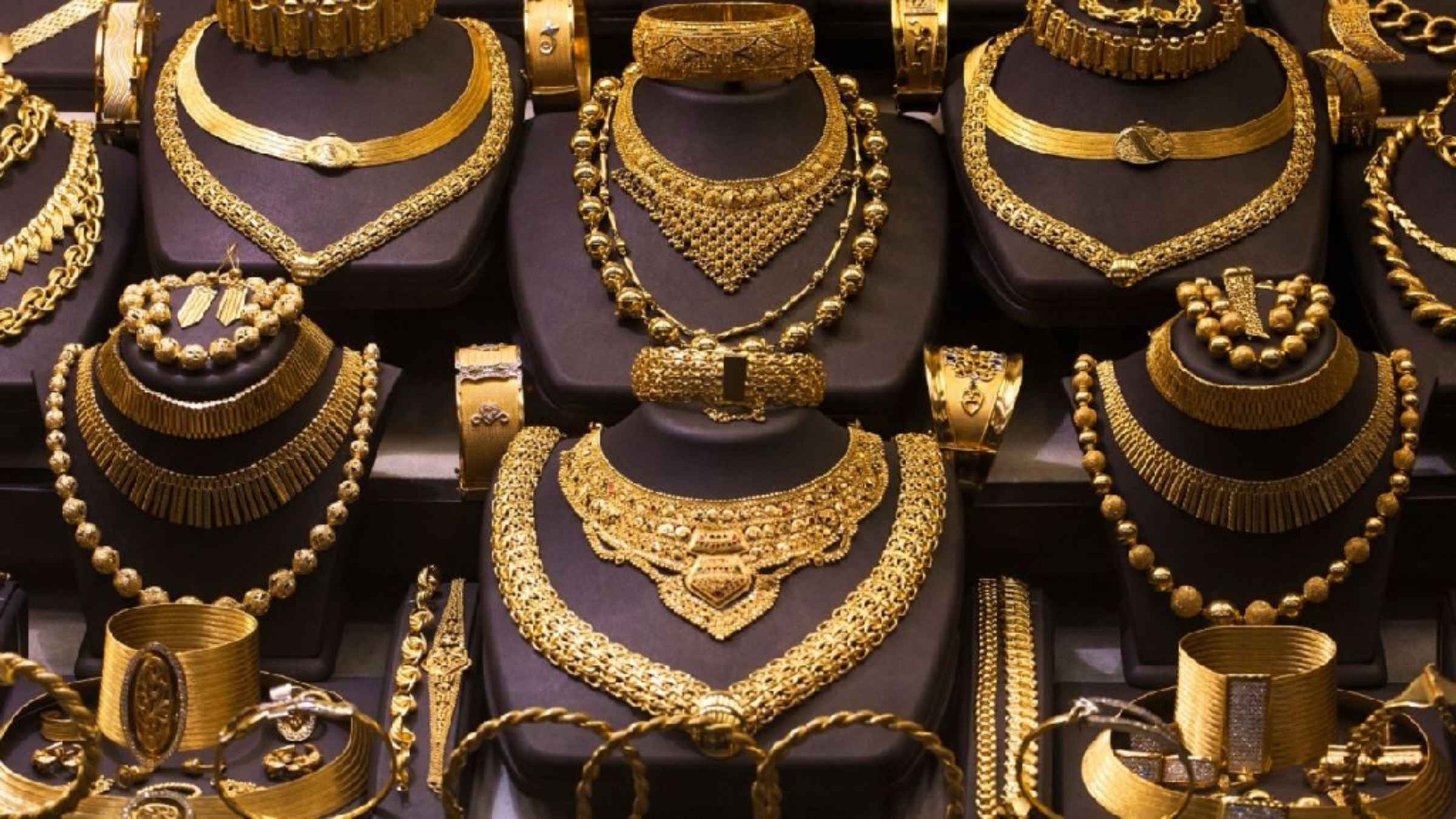 शादी के सीजन से पहले राहत: सोने के दाम में गिरावट, 24 कैरेट गोल्ड ₹1.53 लाख के पार; चांदी भी सस्ती Gold Price