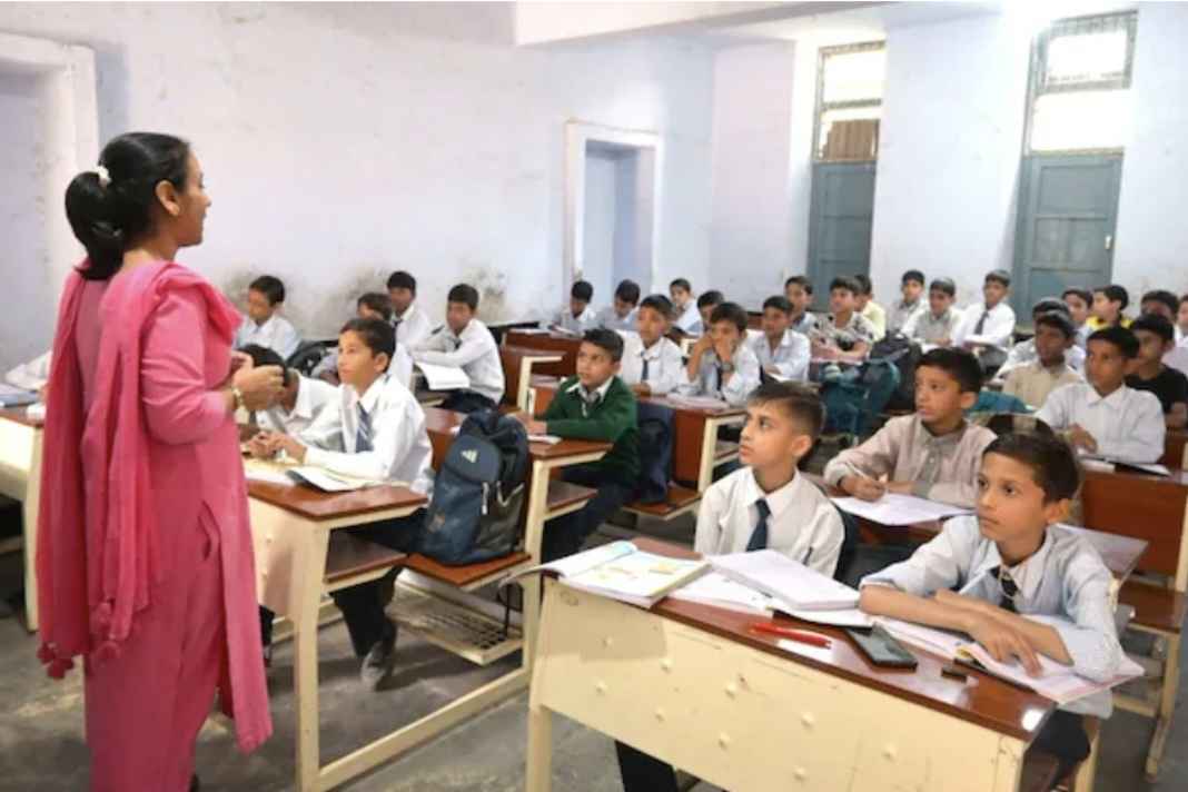 Himachal Education Revolution: मंडी के सरकारी स्कूलों में CBSE का क्रेज, 12 हजार बच्चों ने छोड़े प्राइवेट स्कूल! Government CBSE School