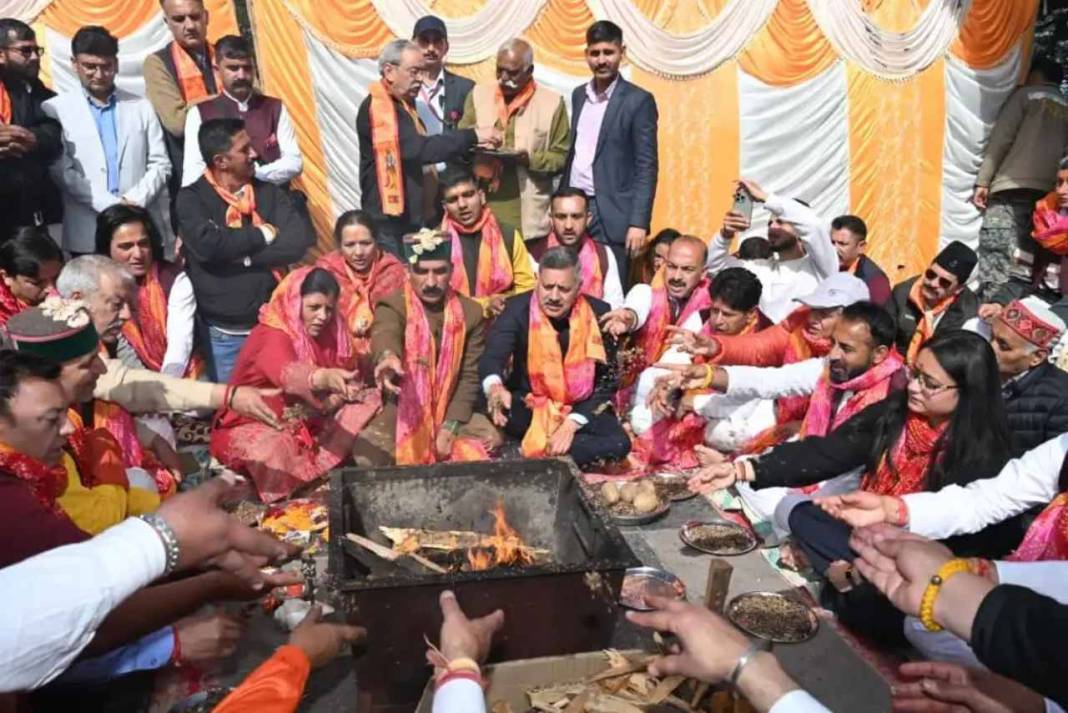 शिमला के जाखू मंदिर में उमड़ा आस्था का सैलाब, हनुमान जयंती पर आखिर क्यों 4 बजे ही खुल गए कपाट? Hanuman Jayanti