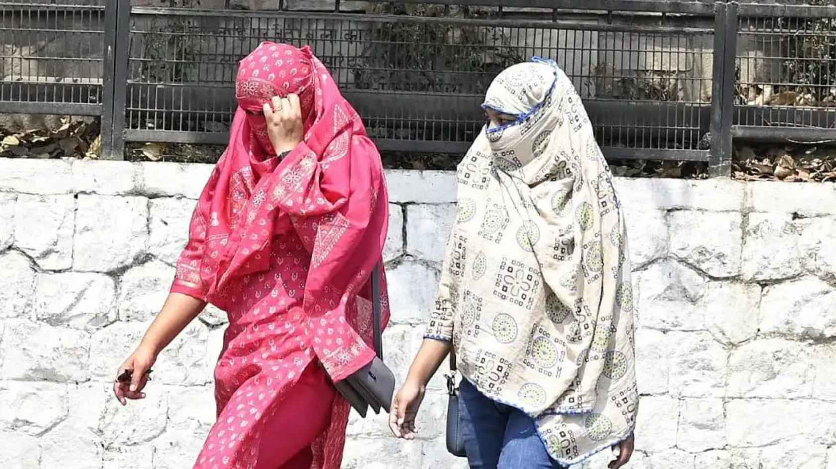 यूपी में अब तक का सबसे गर्म दिन, लखनऊ में पारा 43 के पार; 40 जिलों में लू का रेड अलर्ट जारी Heatwave alert UP weather forecast