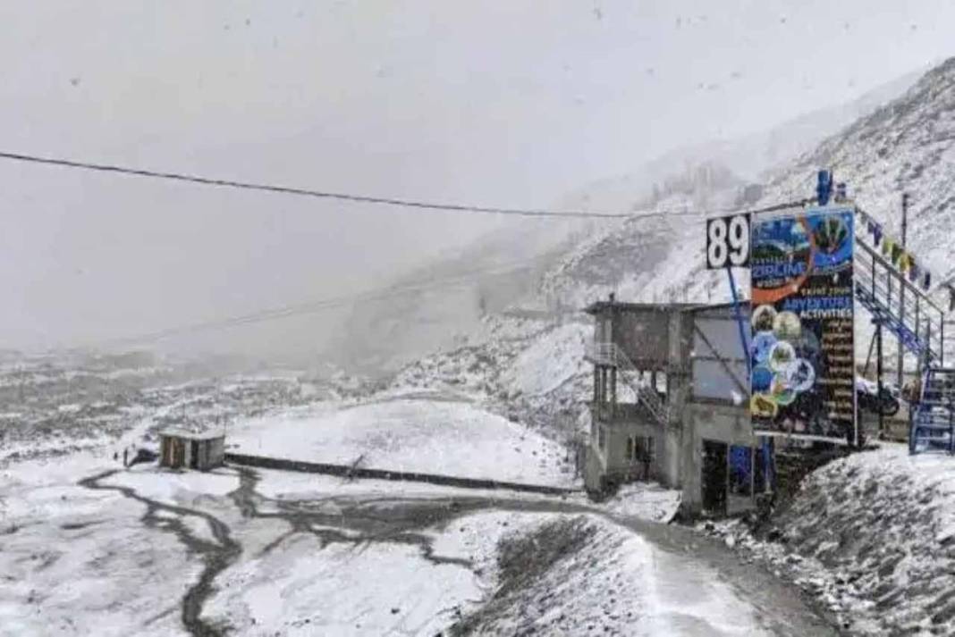 हिमाचल में कुदरत का कहर या सुहाना सफर? 6 अप्रैल तक बर्फबारी और ओलावृष्टि का ऑरेंज अलर्ट, घर से निकलने से पहले पढ़ें Himachal Weather