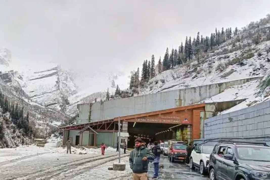 हिमाचल में कुदरत का कहर: अटल टनल पर फंसे 5000 पर्यटक, 11 अप्रैल तक मौसम विभाग की डरावनी चेतावनी Himachal Weather